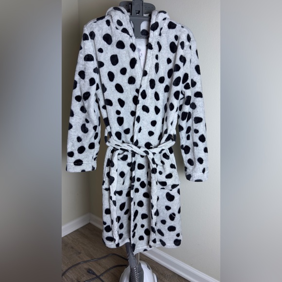 Disney Other - Disney Black and White Fleece Robe